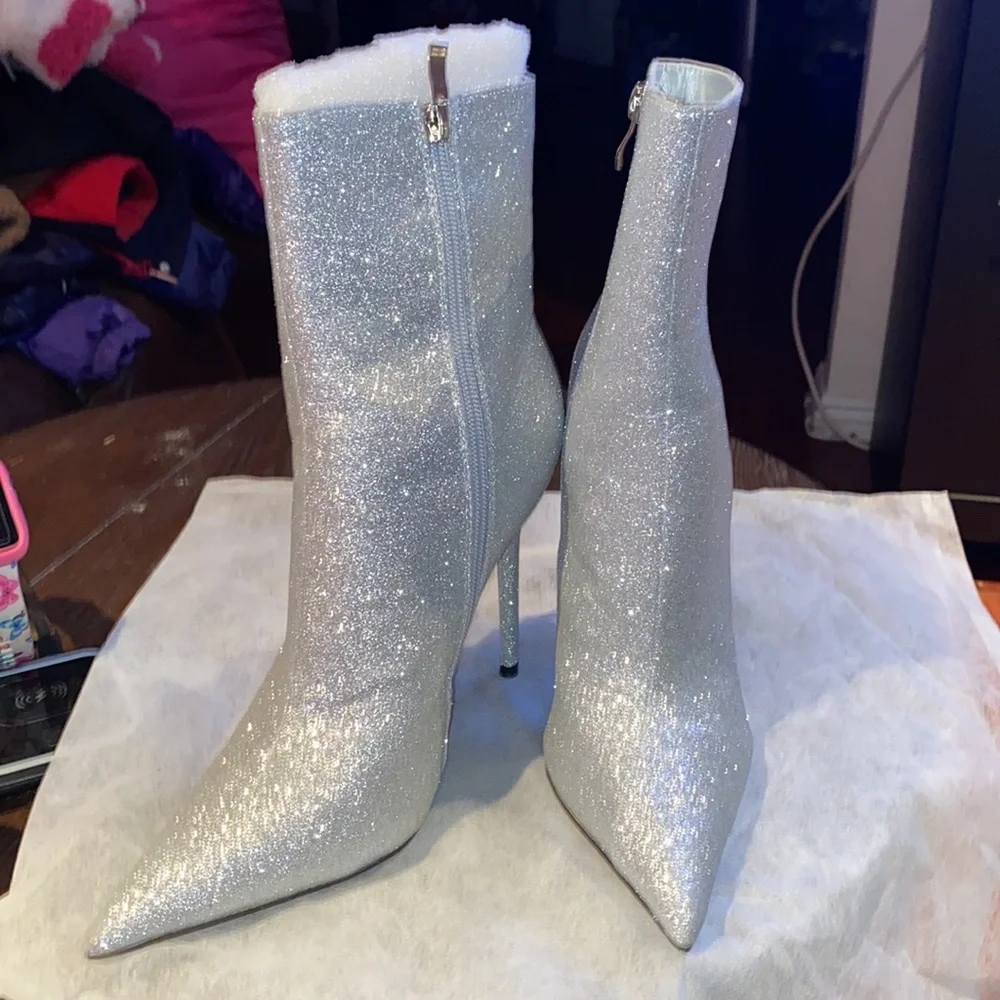 BOOTS - Picture 2 of 5